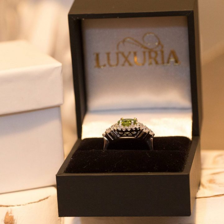 LUXR125-6 Luxuria peridot rings with deluxe leatherette ring box