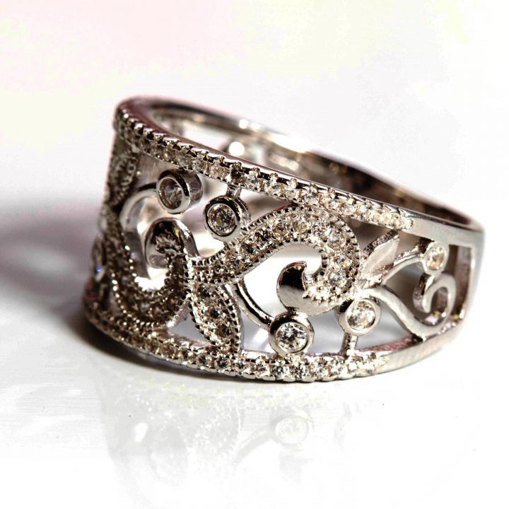 LUXR132-2 Luxuria filigree ring set in silver