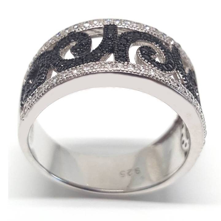 Luxuria The Motivo ring looks delightful when paired with black and white coloured garments.
