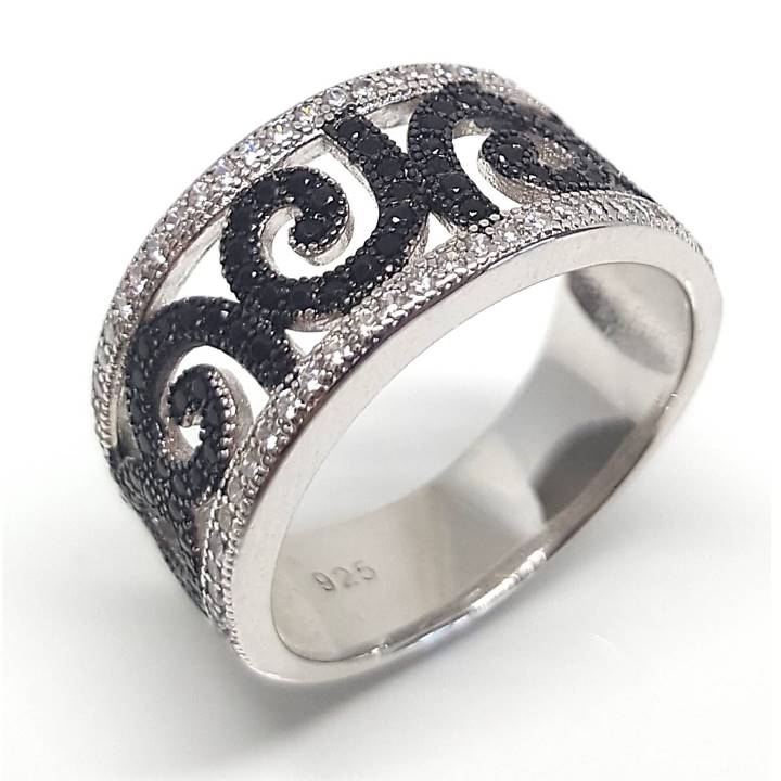 Koru leaf pattern silver ring from Luxuria NZ