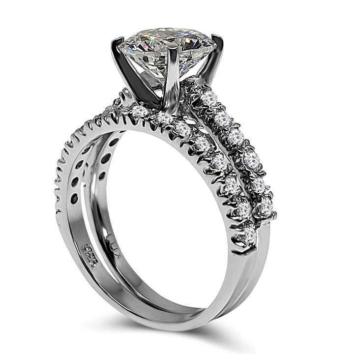 Round cut diamond simulant engagement ring – Luxuria