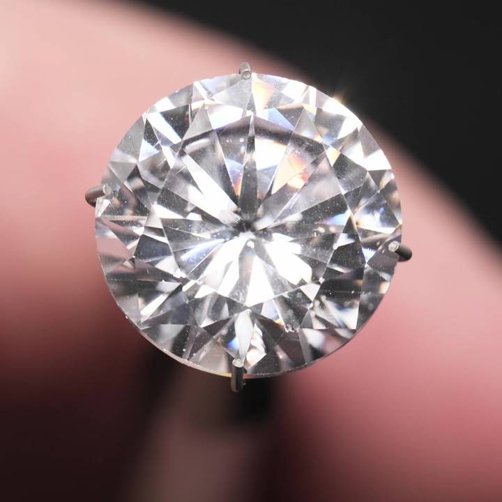 Cheaper engagement rings use lab grown diamond