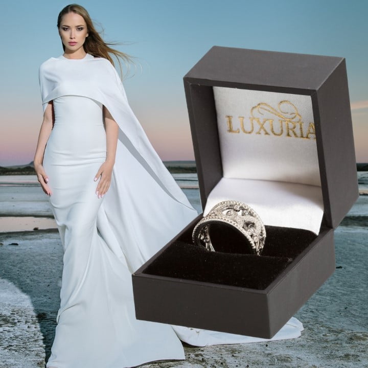 Luxuria incantere ring in box with model